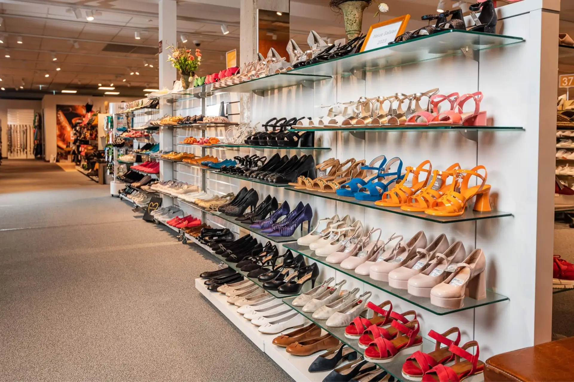 Blick in die Schuhabteilung des Schuhhaus Zentgraf