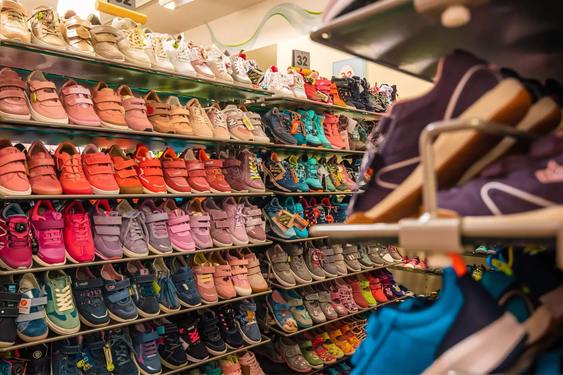 Kinderschuh-Abteilung im Schuhhaus Zentgraf in Arzell