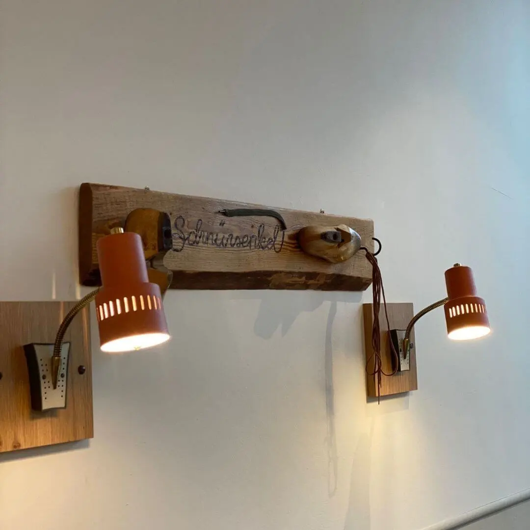 Wandlampe im Café Schnürsenkel