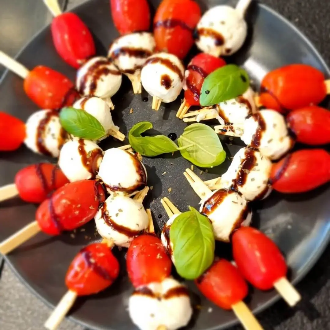Caprese-Spieße im Café Schnürsenkel