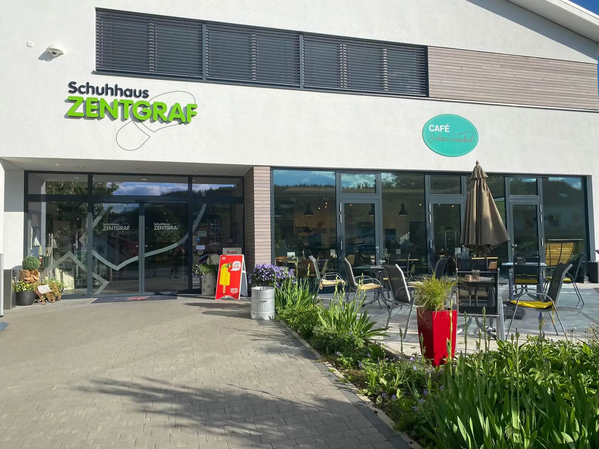Terrasse am Schuhhaus Zentgraf in Arzell